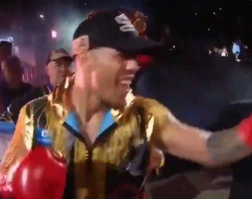 A pura cumbia: así ingresó Brian Castaño para su pelea con Charlo