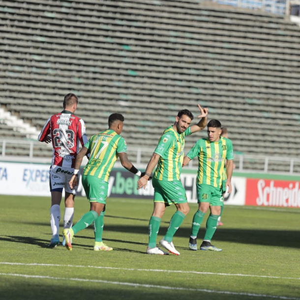 Aldosivi cayó como local ante Sarmiento y necesita sumar con urgencia.