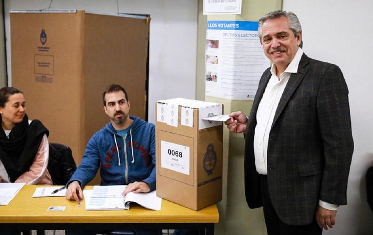 Alberto votó y volvió a cuestionar a Smartmatic: Hay muchas dudas por el recuento provisorio