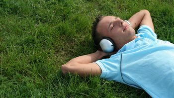 la industria de la musica crecio por primera vez en trece anos la industria de la musica crecio por primera vez en trece anos