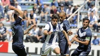 La defensa de Vélez mostró serias falencias y el capitán no quedó exento La defensa de Vélez mostró serias falencias y el capitán no quedó exento