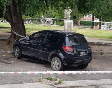 Hallan muerto a un hombre dentro de un auto estacionado en un parque