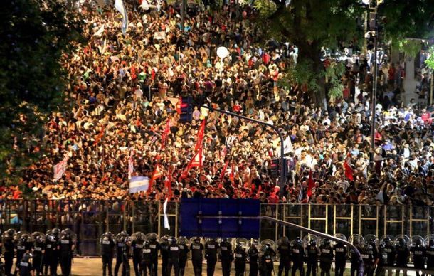 Protesta en el congreso contra la reforma previsional