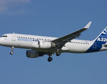 Un avión con 220 pasajeros casi choca con un OVNI