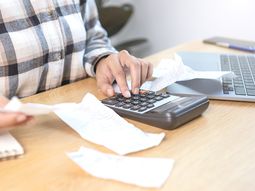 En Uruguay se llegan a cobrar tasas de interés de hasta el 230%, según el diputado Daniel Peña. En Uruguay se llegan a cobrar tasas de interés de hasta el 230%, según el diputado Daniel Peña.