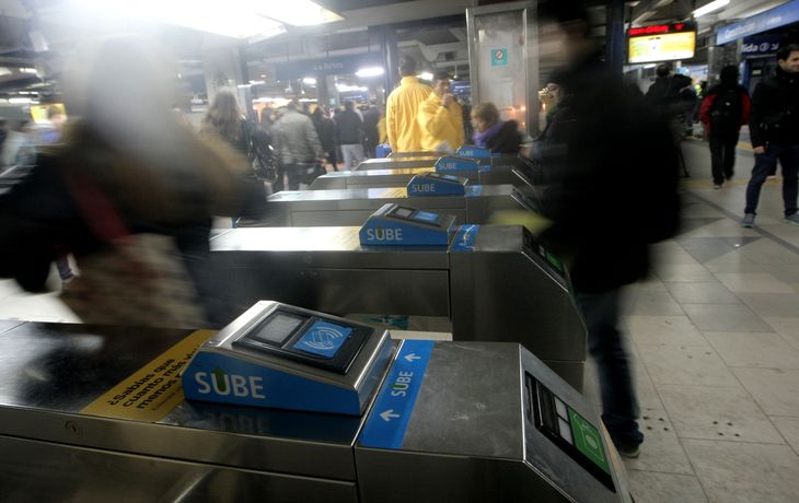 Los metrodelegados liberaron los molinetes en la estación Constitución