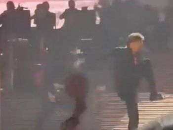 Impresionante golpe de Luis Miguel en pleno concierto