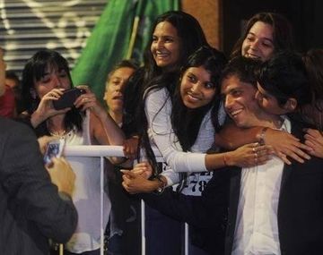 {altText(,Todo un sex symbol: mirá la foto de Axel #Kiss&Love)}