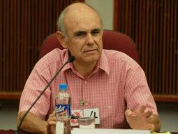 Renunció el embajador de Perú en la Argentina