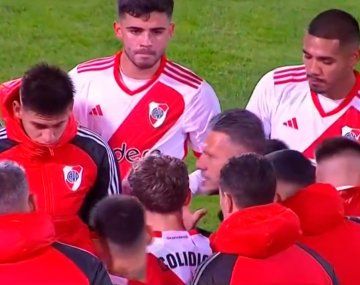 La arenga de Demichelis en la previa a los penales: Lenguaje corporal de convencimiento