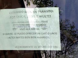 El dueño del auto dice que ya no puede pagar el estacionamiento medido