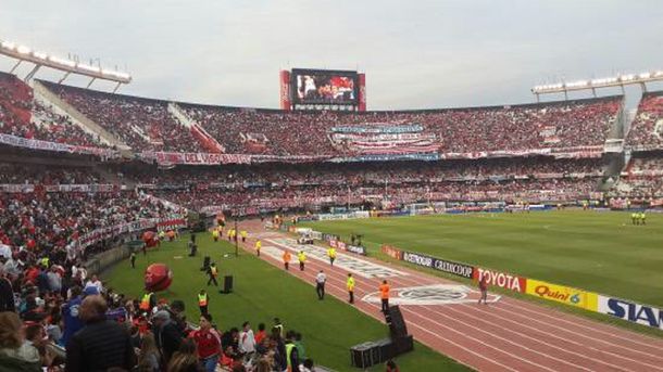 Hinchada de River en el Monumental - Crédito: @DamianAvillagra
