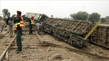 siete muertos y 30 heridos al estallar una bomba en pakistan siete muertos y 30 heridos al estallar una bomba en pakistan