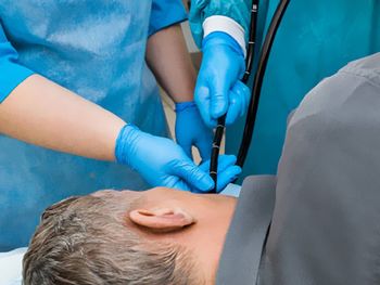 Internaron a Diego Maradona ¿Para qué sirve una endoscopía y qué riesgos tiene?