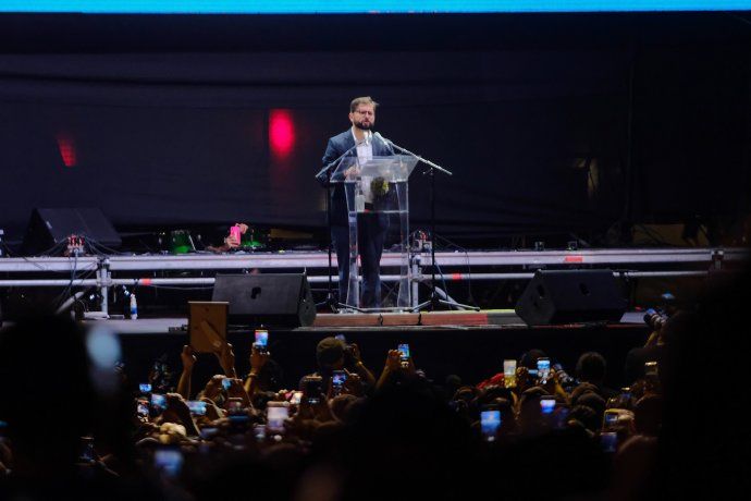 Gabriel Boric se comprometió a sostener el proceso de cambio que se ha iniciado