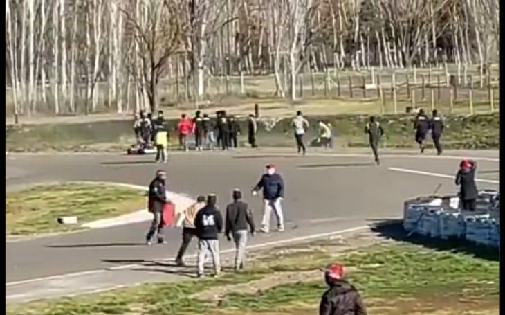 VIDEO: Dos corredores se agarraron a trompadas en una competencia de Karting