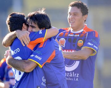 Ganó Crucero del Norte y dejó a Independiente más abajo en la B Nacional