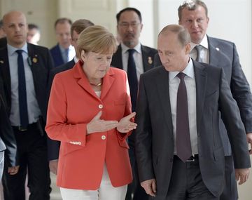 Merkel y Putin discutieron por la paz en Ucrania