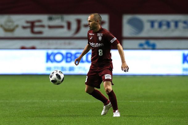 Andrés Iniesta debutó en el Vissel Kobe