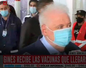 Ginés González García supervisó el arribo de la vacuna Covishield: En pocos días llegan más