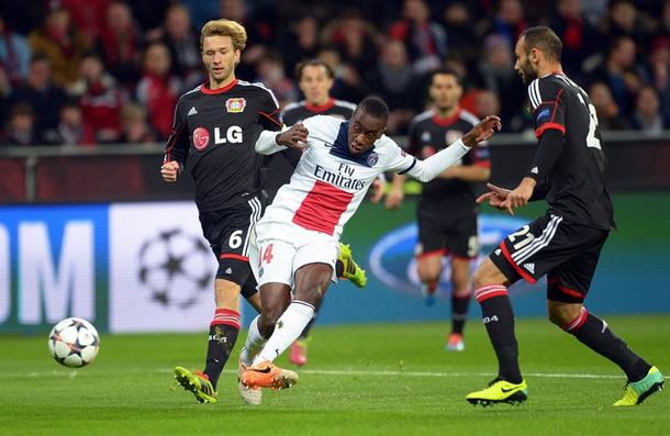 El PSG de Lavezzi y Pastore goleó y puso un pie en cuartos de final