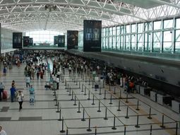 dos colombianos fueron detenidos con 30 mil euros falsos en ezeiza dos colombianos fueron detenidos con 30 mil euros falsos en ezeiza