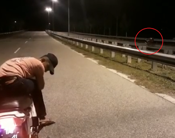 VIDEO: Captan una moto fantasma sin conductor circulando por la ruta