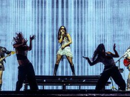 outfit de resistencia: la historia del vestido con el que lali deslumbro en cosquin outfit de resistencia: la historia del vestido con el que lali deslumbro en cosquin