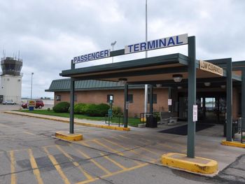 Ahogó a su perro en un aeropuerto porque no la dejaron viajar con él