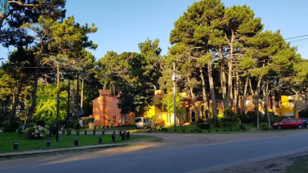 El pueblo costero de Buenos Aires que está lleno de pinos y ofrece relax.