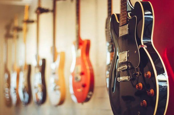 ARCA subasta guitarras eléctricas, bajos, amplificadores y micrófonos: cómo participar