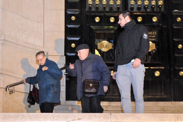 Cuatro vecinos del edificio complicaron más al portero