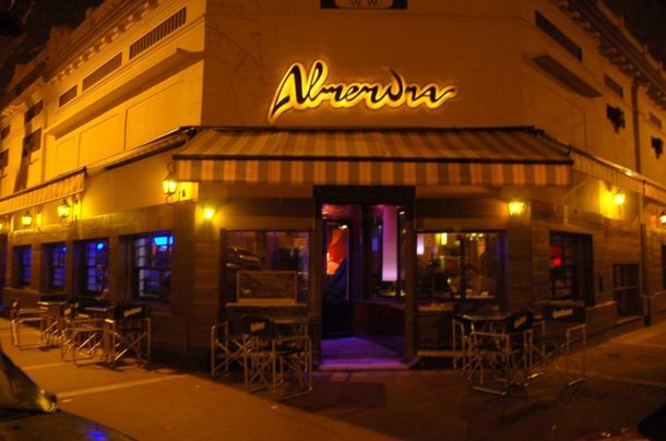 Cerró el histórico bar Almendra en La Plata y vende todo