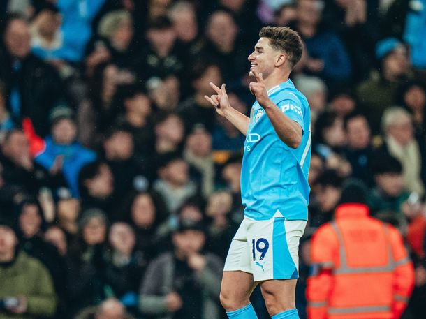 El doblete de Julián Álvarez en el primer tiempo ante Burnley