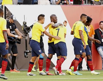 Ecuador goleó a Haití y se clasificó a los cuartos de final