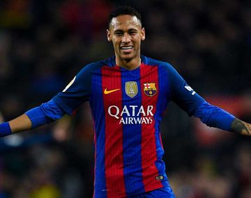 La cargada del PSG al Barcelona tras el pase de Neymar: una foto de Verrati