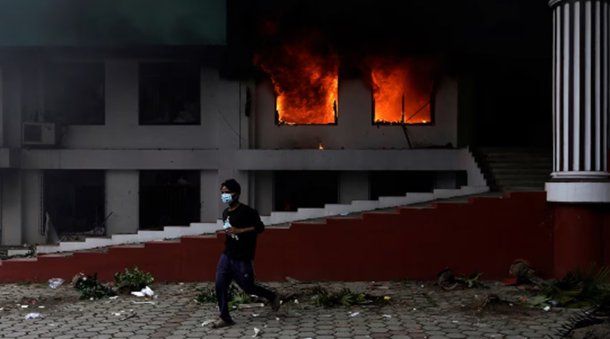 Nepal: la esposa de un ex primer ministro murió en medio de las protestas