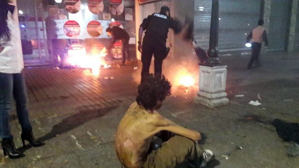 Un hombre que vive en la calle fue quemado por unas personas
