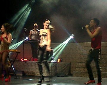 Natalia Oreiro volvió a subirse al escenario como cantante