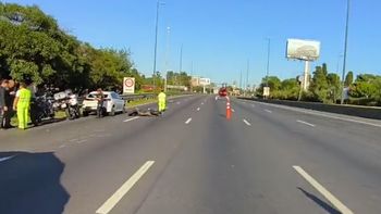 choque multiple entre un auto y tres motos en avenida cantilo dejo un herido choque multiple entre un auto y tres motos en avenida cantilo dejo un herido