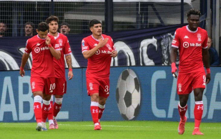Huracán goleó 3-0 a Gimnasia y se metió en zona de clasificación