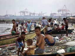 al menos 40 muertos por el paso de un tifon por filipinas al menos 40 muertos por el paso de un tifon por filipinas