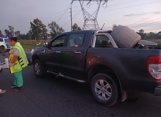 Tragedia en la Ruta 2: cuatro muertos por un choque entre un camión, una camioneta y una moto