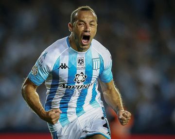 Marcelo Díaz celebra el gol de Racing ante Independiente