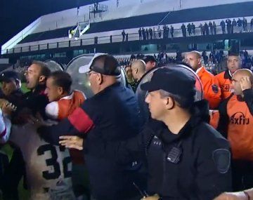 Ex árbitro explotó tras el escándalo en Barracas Central-Patronato