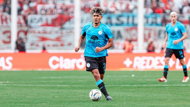 Los extraños gestos de Yael Falcón Pérez con jugadores de Belgrano durante la final ante River.