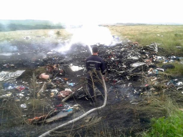 Ucrania acusa a Rusia y a milicianos prorrusos de derribar el avión de Malaysia Airlines