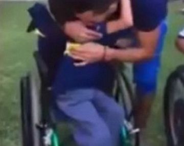 El enorme gesto de Tevez que hizo emocionar a todos