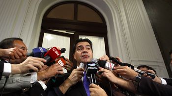 capitanich debuto con una conferencia de prensa: dijo que hablara a diario con los medios capitanich debuto con una conferencia de prensa: dijo que hablara a diario con los medios