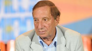 denuncian a carlos bilardo por acoso sexual denuncian a carlos bilardo por acoso sexual